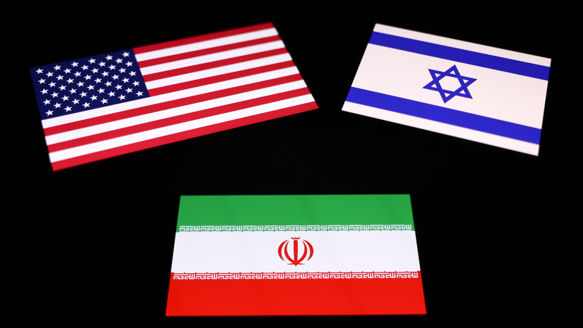 Колаж с флаговете на САЩ, Израел и Иран