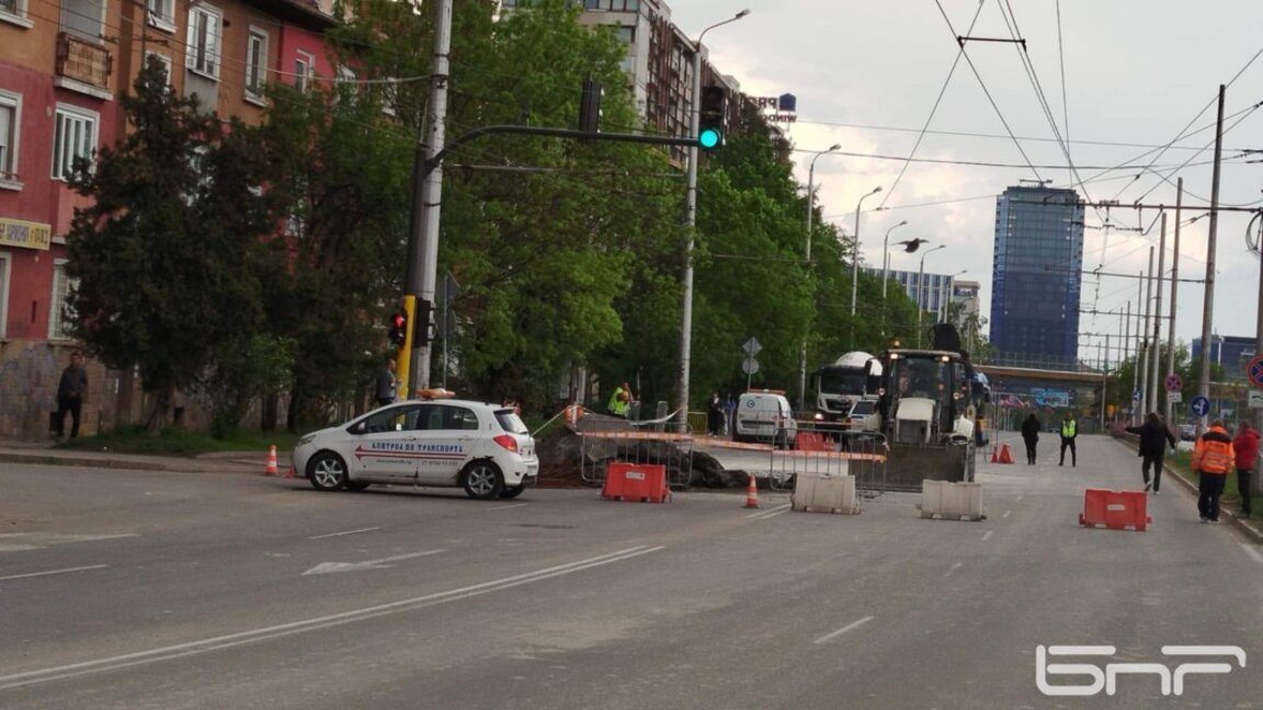 СО: Новият тунел на метрото е вероятната причина за пропадането на бул. "Цариградско шосе" в София