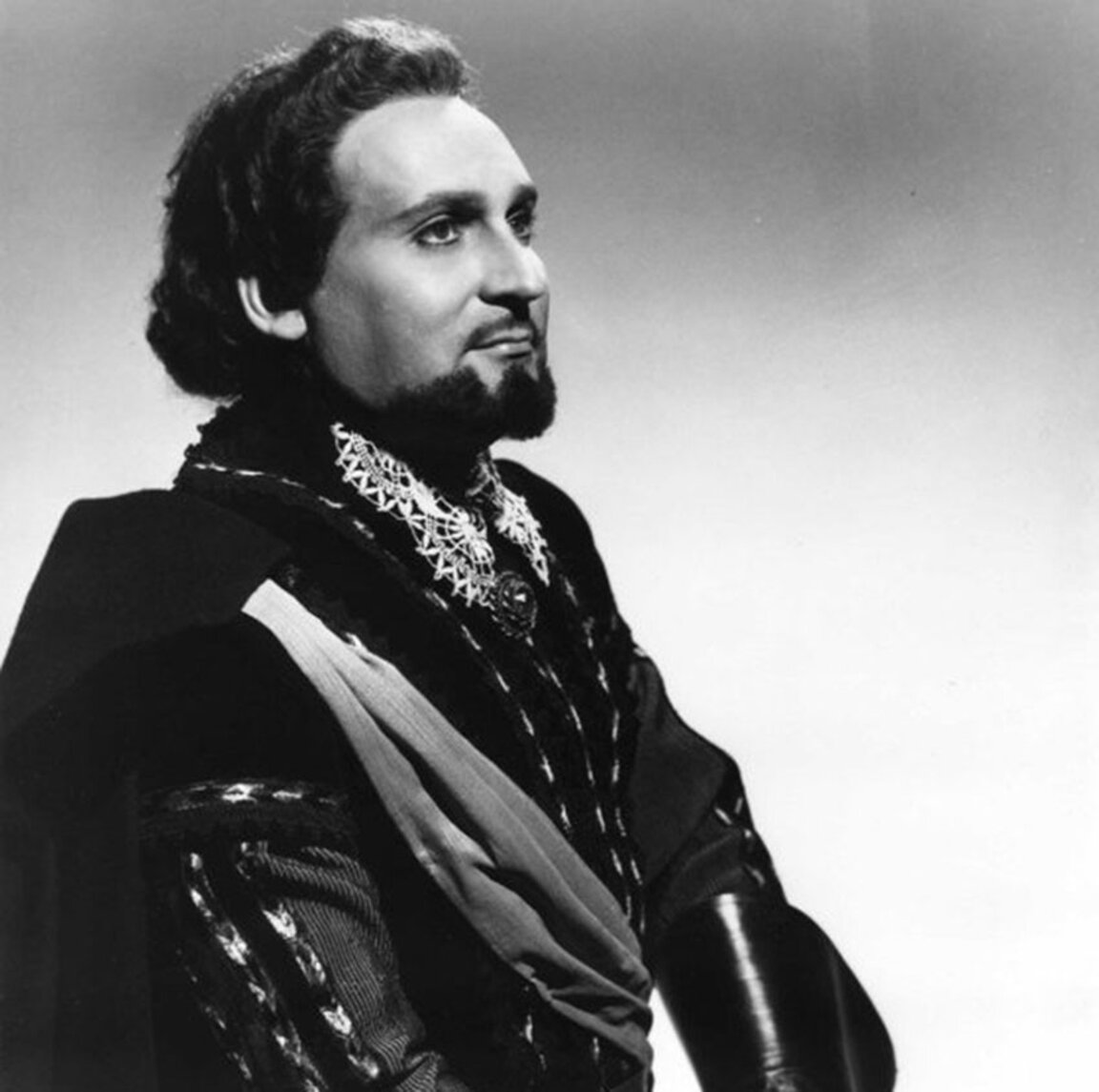 Ричард Тъкър като Алваро в "Силата на съдбата" от Верди