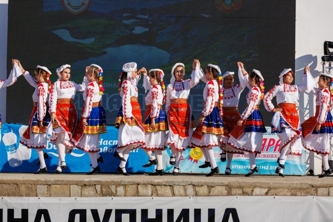 Над 1500 участници на фолклорния фестивал "Рила ни гледа"