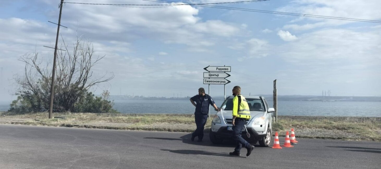 Пожар затвори пътя Гълъбово - Раднево