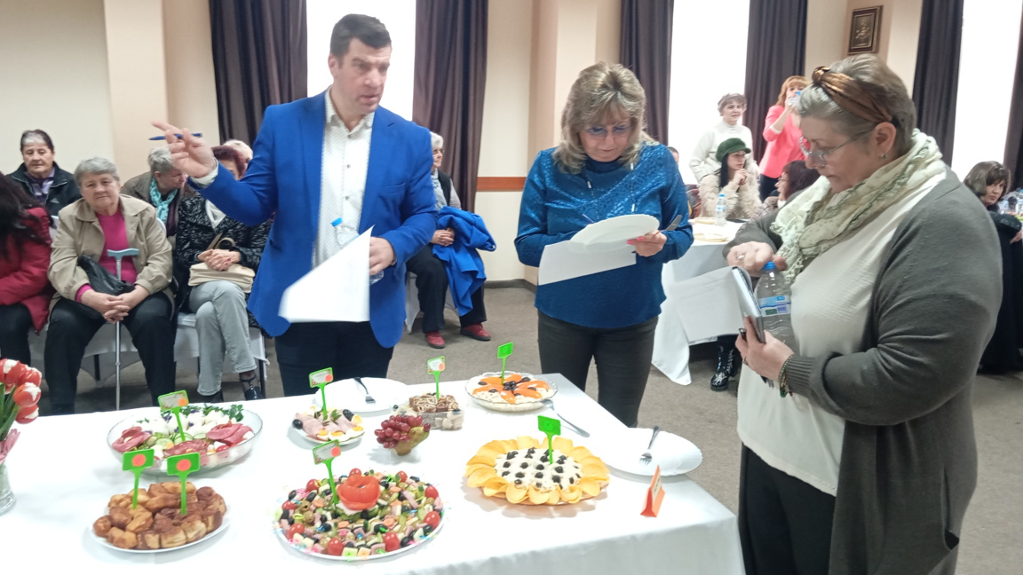 Хора със зрителни увреждания подредиха кулинарна изложба в Монтана