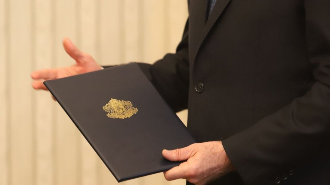 Cumhurbaşkanı muhtemel geçici başbakanlarla görüşmelere başladı