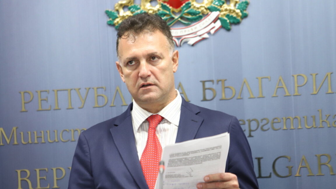 Валентин Николов