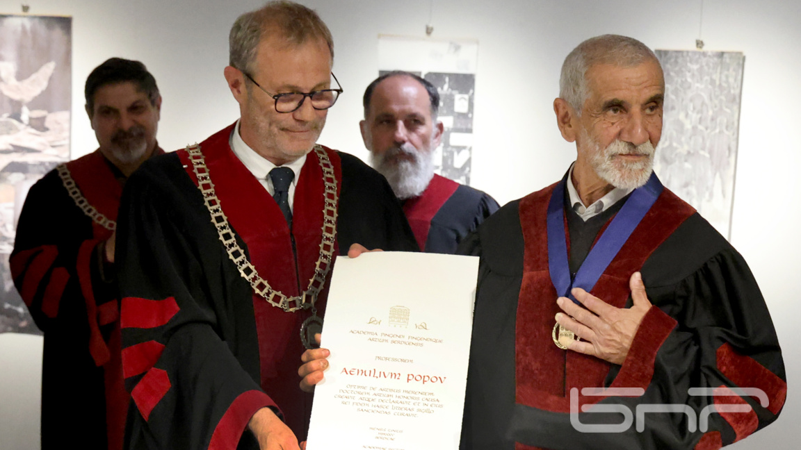 Ректорът на Националната художествена академия проф. Георги Янков и проф. Емил Попов (вдясно)