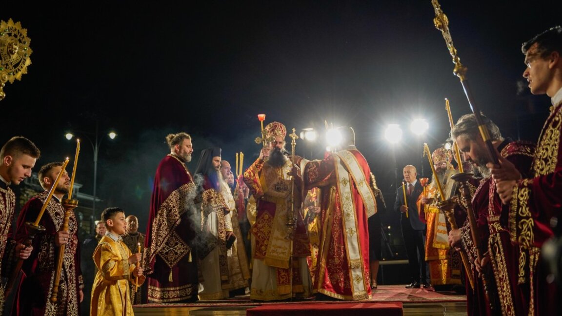 Христос воскресе! Християнският свят посрещна Празника на празниците