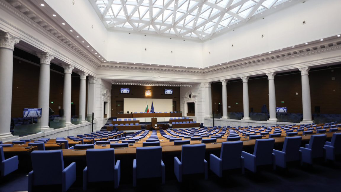 В парламентарния контрол днес ще участва и премиерът Румен Радев