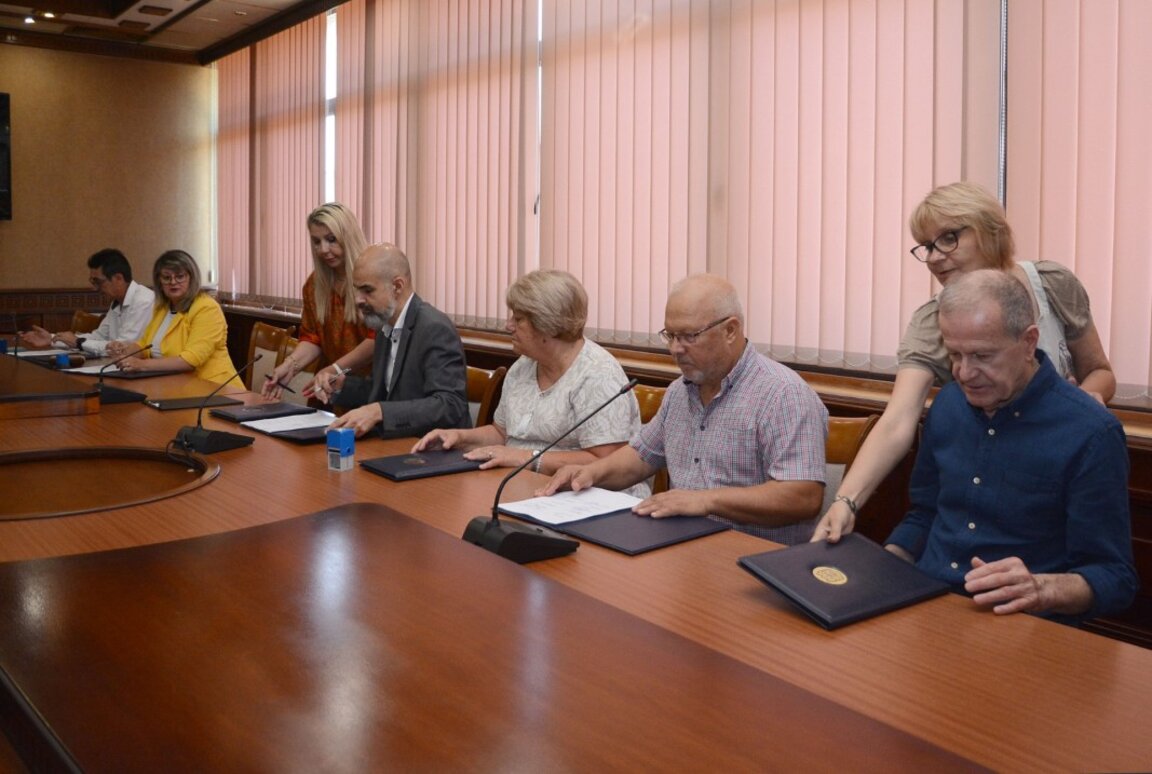 По-високи възнаграждения в образованието договориха Община, работодатели и синдикати във Варна