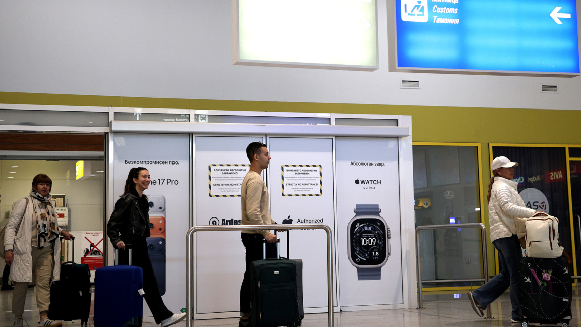 Група българи, блокирани в Дубай заради конфликта в Близкия изток, се прибраха вчера със самолет, който кацна на летището във Варна.