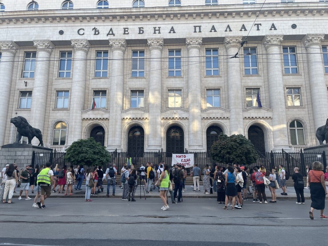 Protest împotriva violenței domestice a avut loc în fața Tribunalului din Sofia