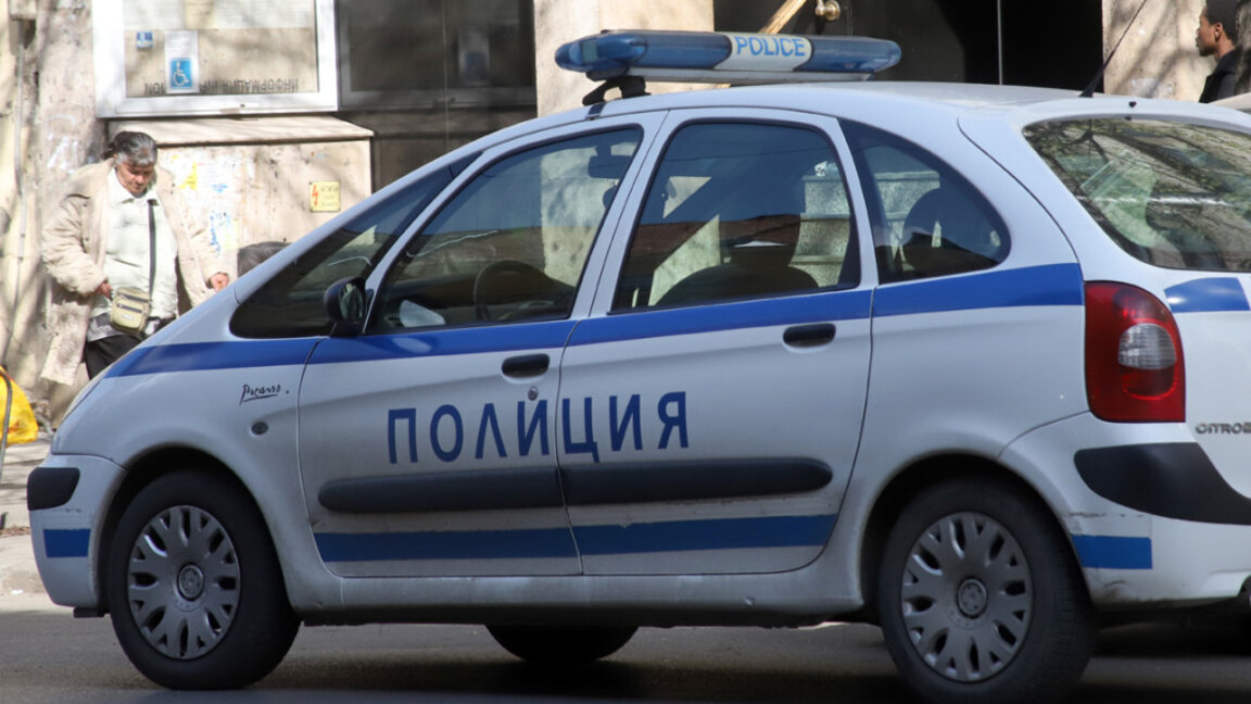 Задържаха клиент, ограбил таксиджийка