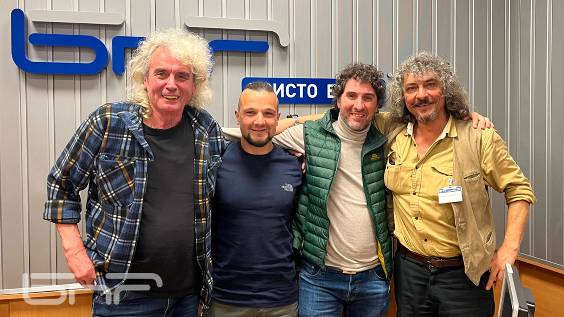 Човекът отворил прозореца, размахал крил...