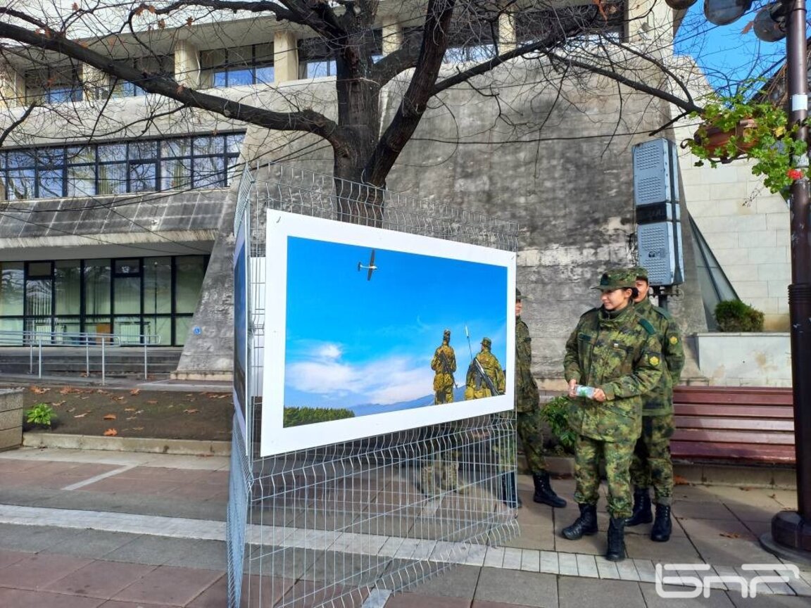 Фотографска изложба „В служба на народ и Родина" в Благоевград