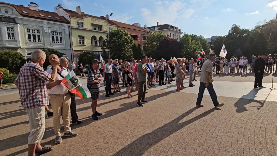 Протест за запазване на българския лев имаше и в Сливен