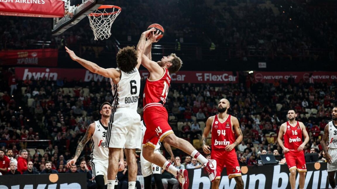 Basketball player Aleksandar Vezenkov is the top scorer in Greece for the season