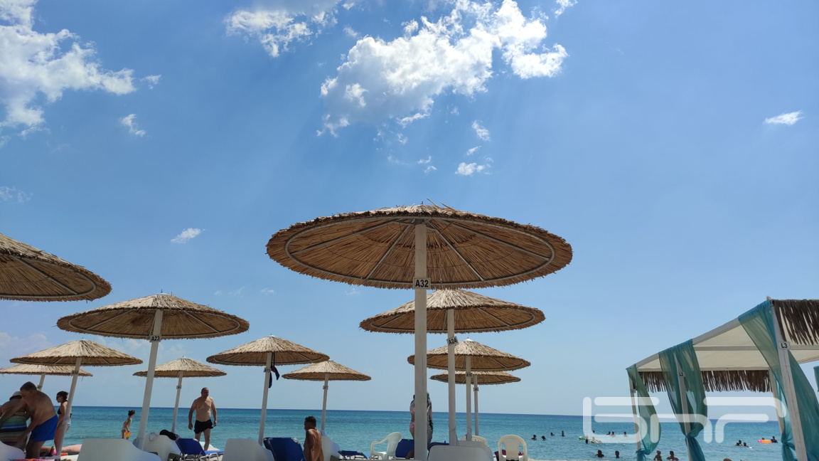 Прогнозата е за лятно време, но не жега