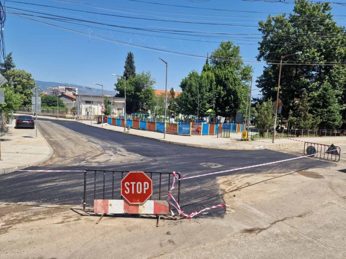 Нова настилка на улица в Петрич