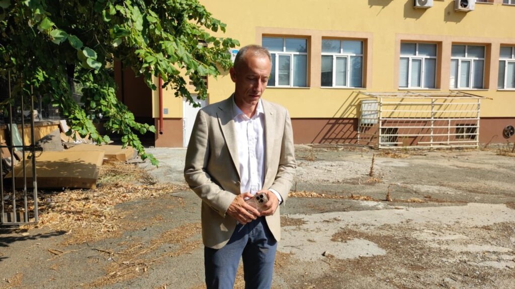 Ремонтират още една учебна година гимназията по облекло и хранене