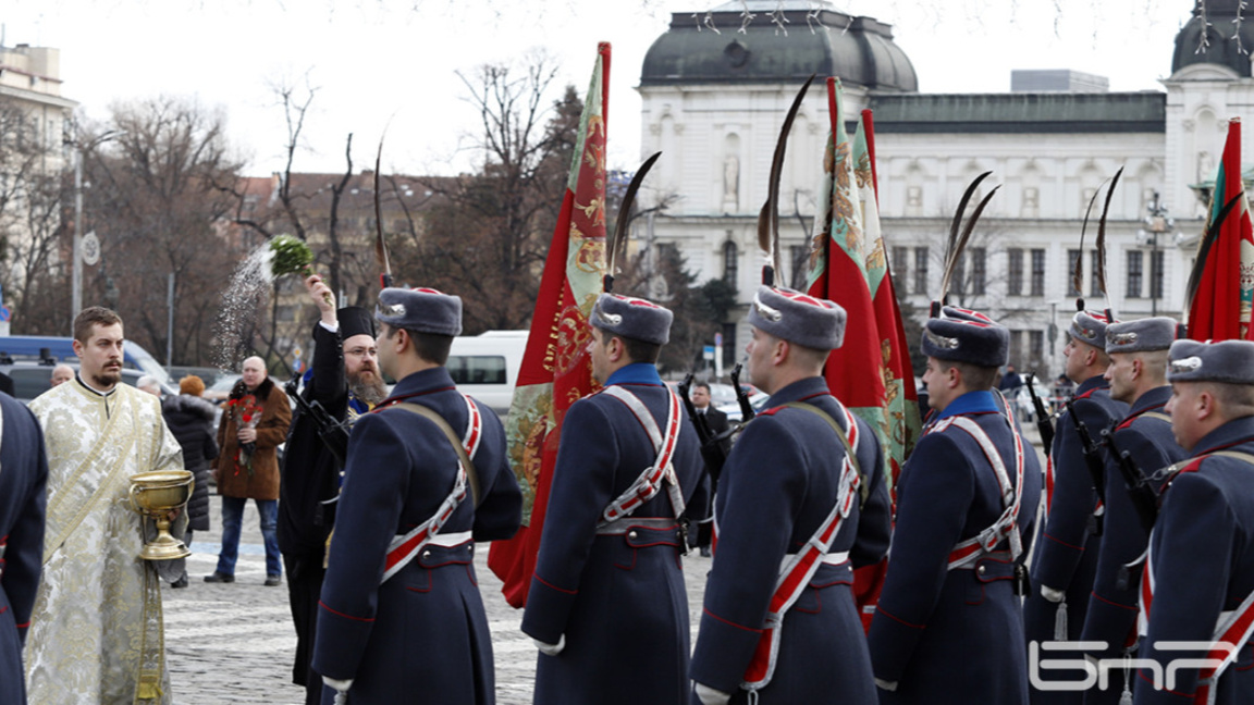 НСО с мерки за сигурност в София за освещаването на бойните знамена