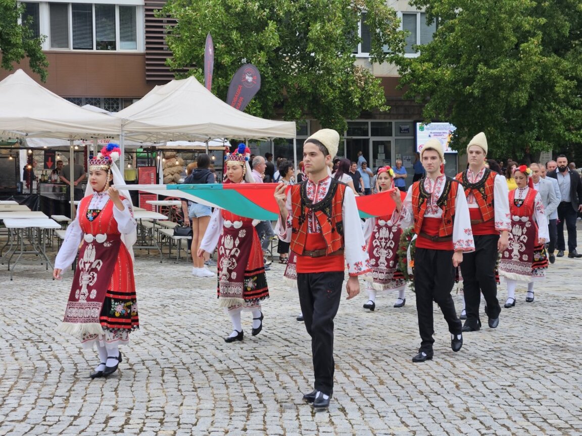 Фестивалът "Балканът пее и танцува" в Берковица