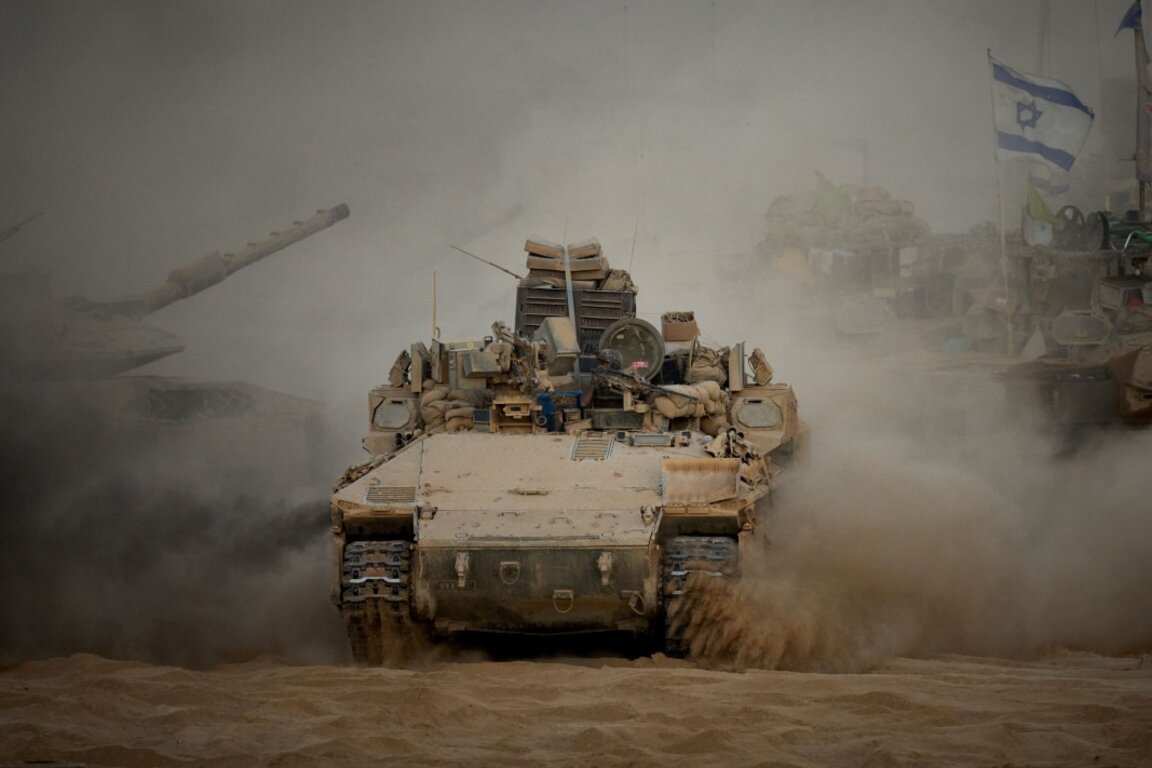 Израелската армия се изтегля от някои части на Газа