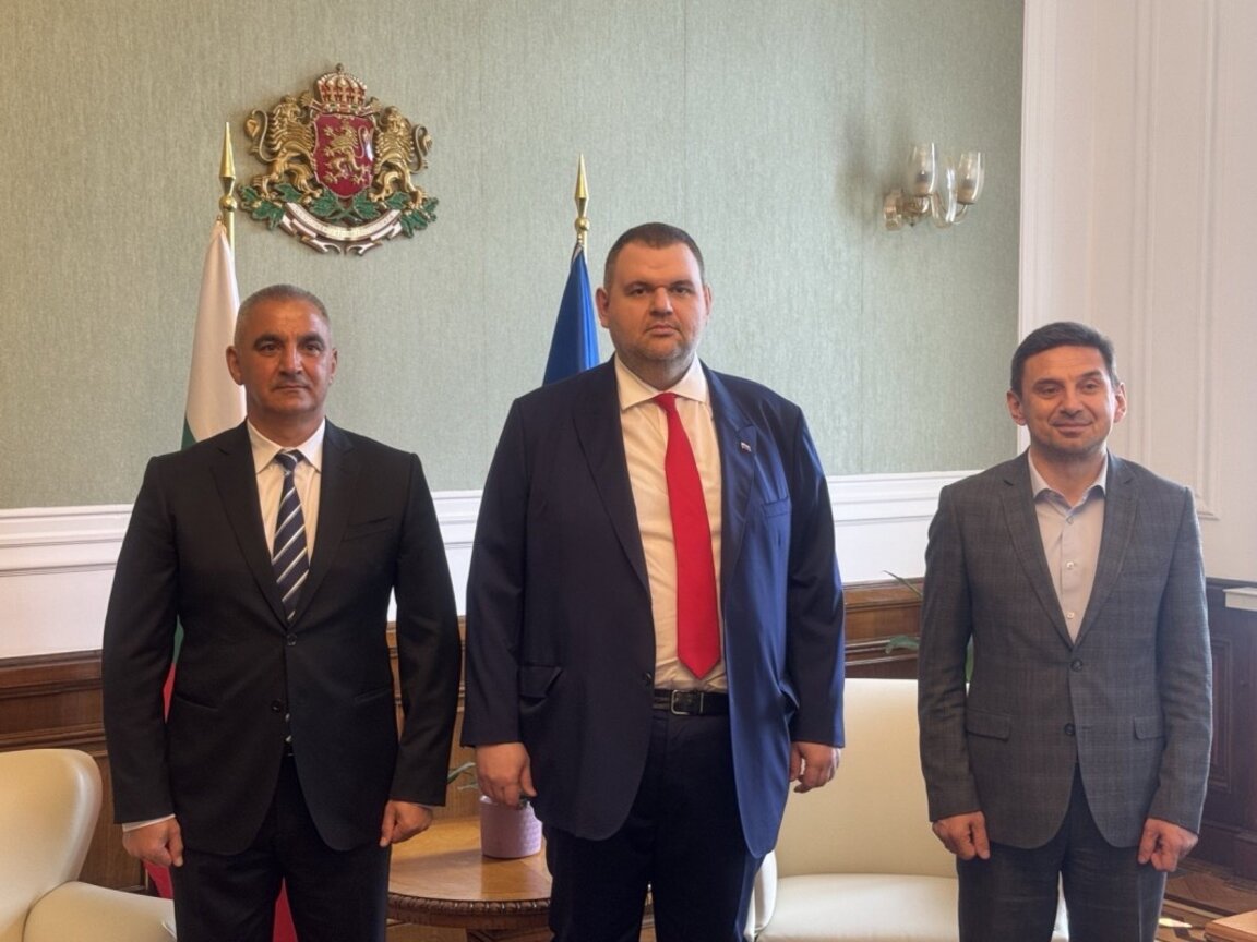 И кметът на Гурково се присъедини към стратегията на Пеевски