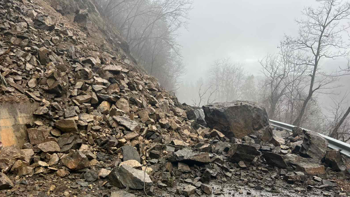 Почистен е пътят между селата Господинци и Буково