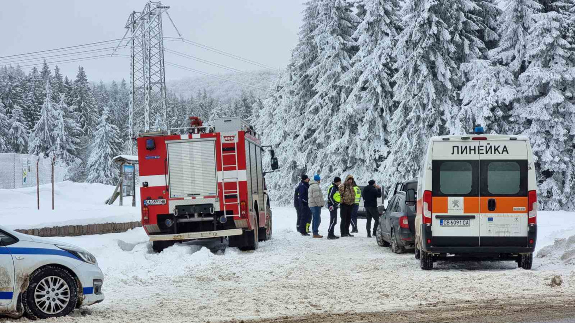 Продължават огледите до хижата в "Петрохан", където бяха намерени трите тела