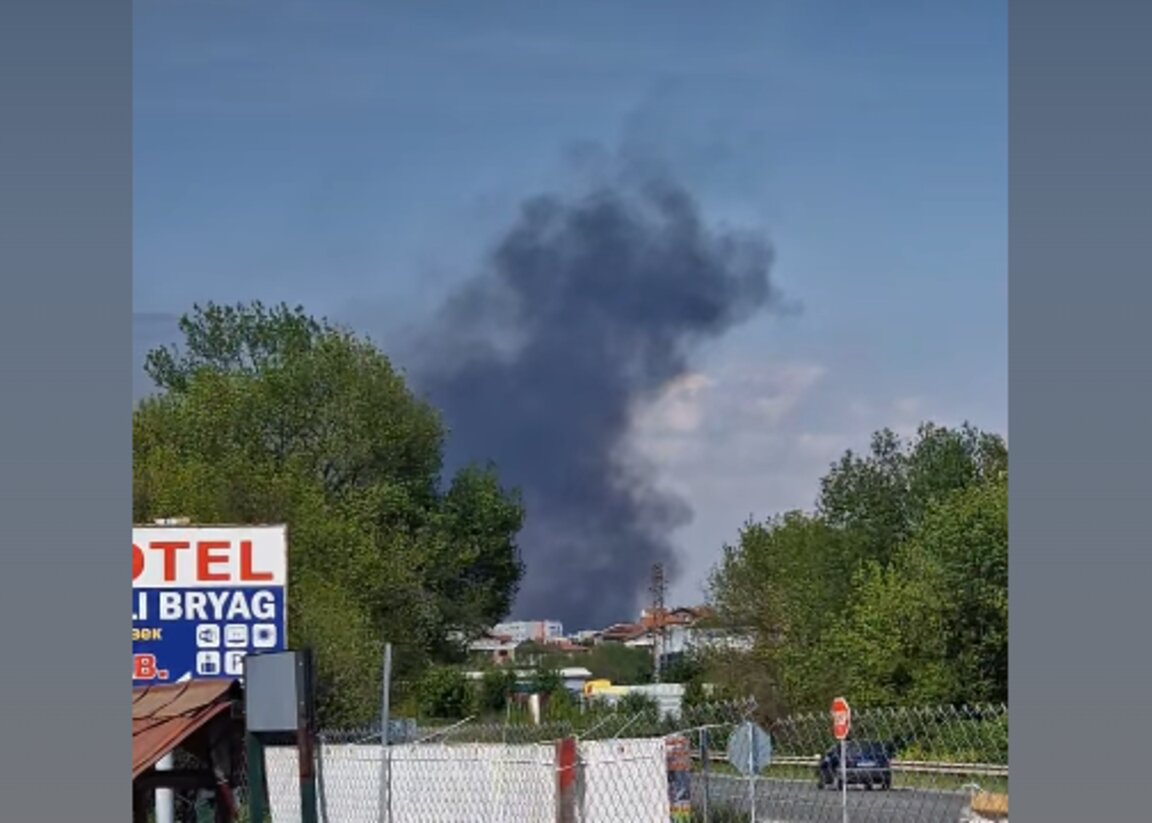 Горят гуми около "Вая"
