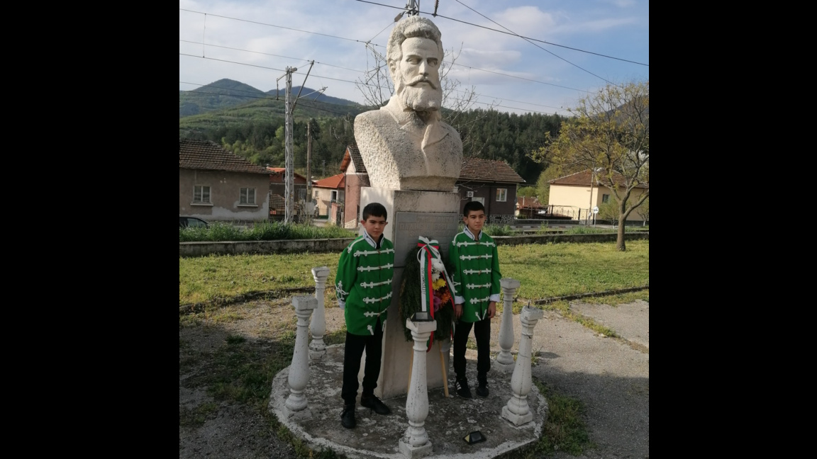 Ученици в Зверино почетоха 150-годишнината от Априлското въстание