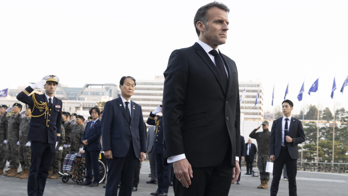 В Сеул Еманюел Макрон отдаде почит на загиналите в Корейската война, 2 април 2026 г.