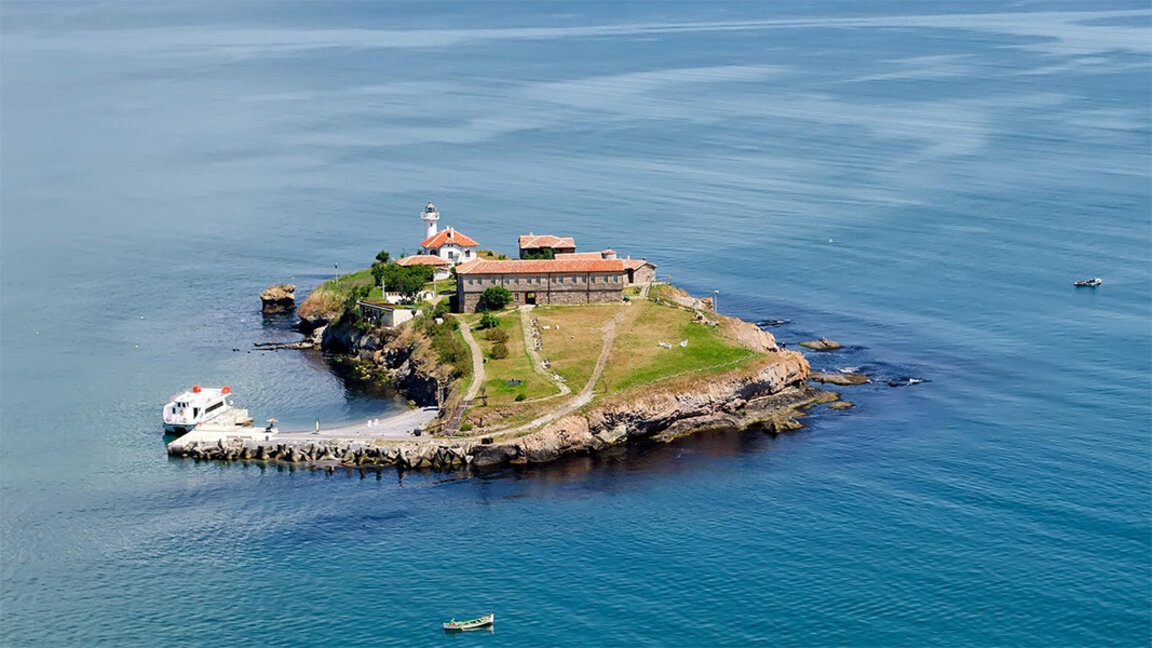 Insula Sf.  Anastasia își întâmpină de acum turiștii și într-o capelă subacvatică