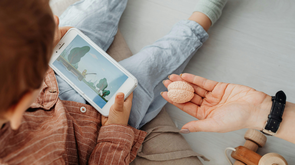 Великобритания обмисля ограничения за социалните мрежи за деца