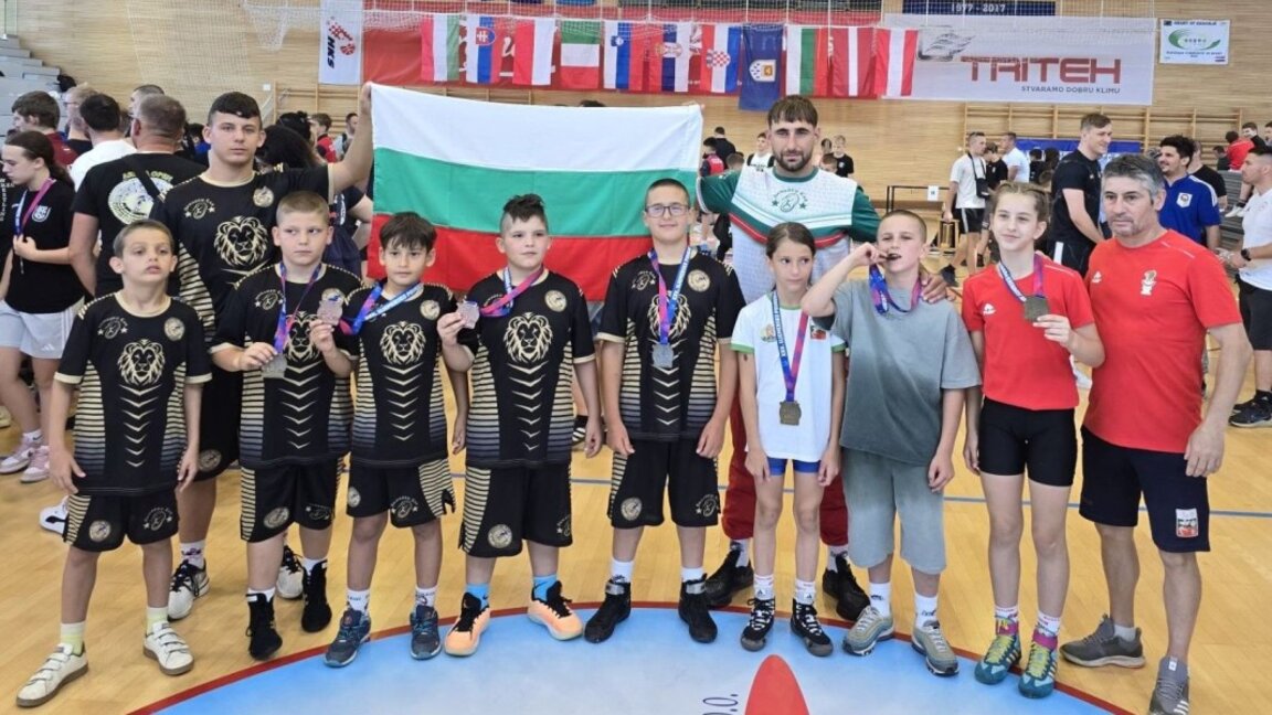Отново силно представяне на малки борци от Раднево