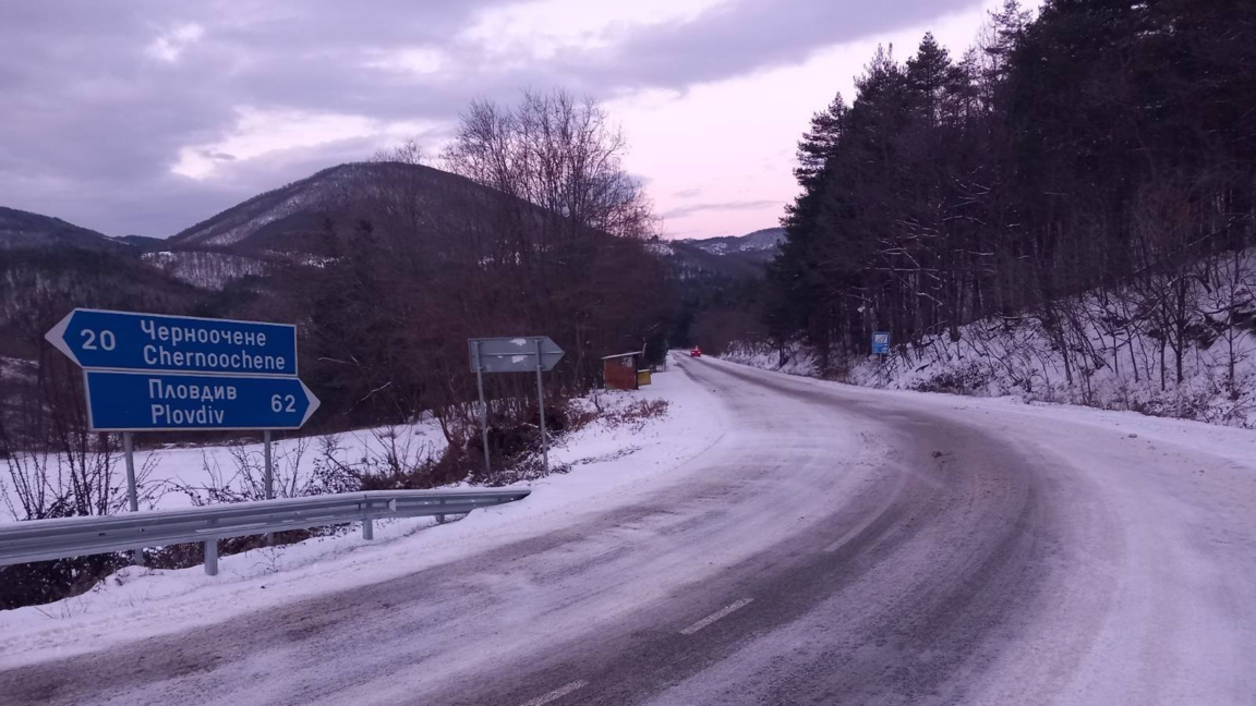 Зимно време с променлива облачност и силен вятър