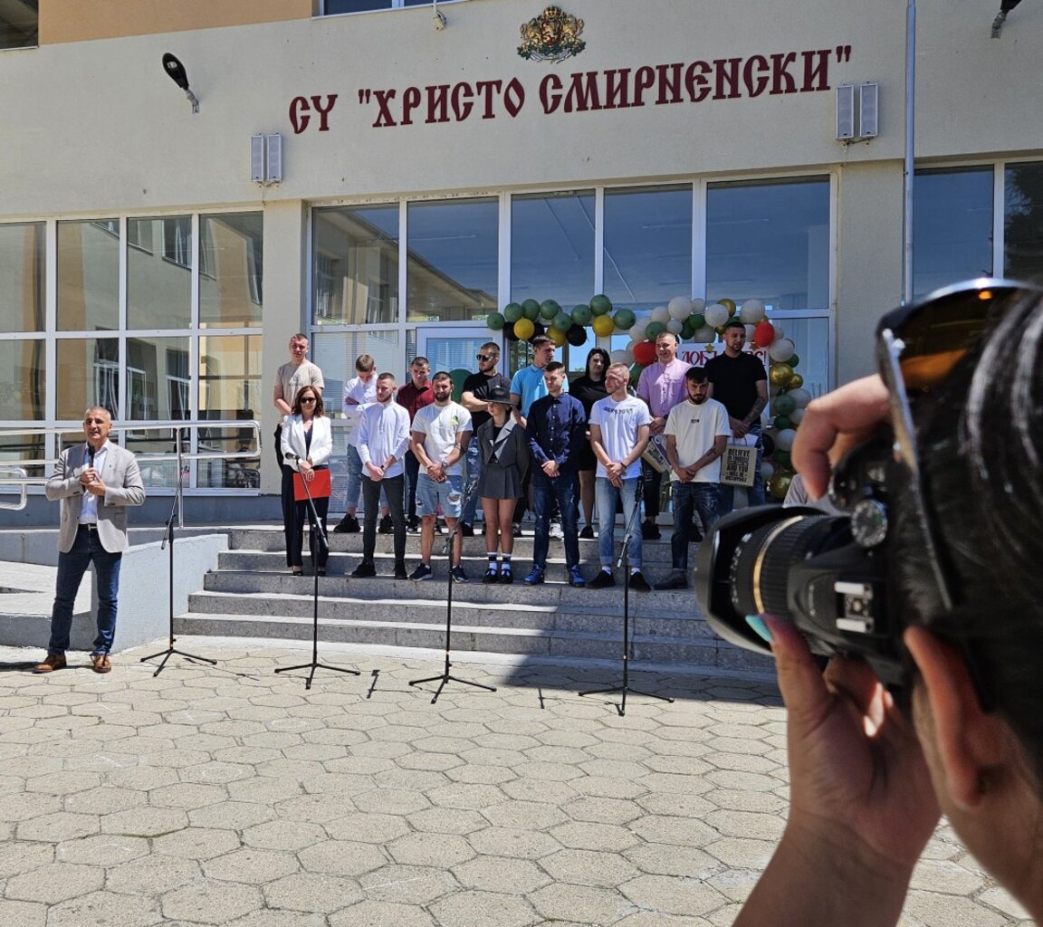 Кметът на община Гурково Кънчо Папазов поздрави зрелостниците със завършването им