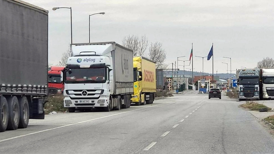 El tráfico en los pasos fronterizos del país es normal