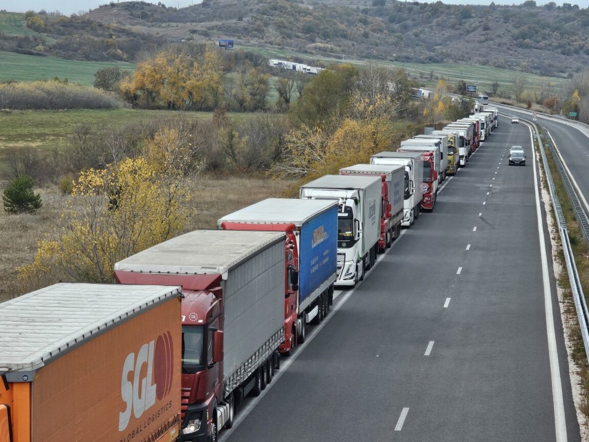 Lesovo ve Kapitan Andreevo gümrük noktalarında TIR geçişleri yeniden başladı