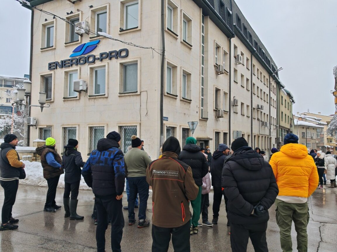 Габровци на протест заради прекъснатото електроподаване