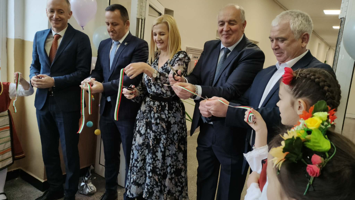 Високотехнологичен СТЕМ център откриха в 8-мо СУ „Арсени Костенцев“ Благоевград