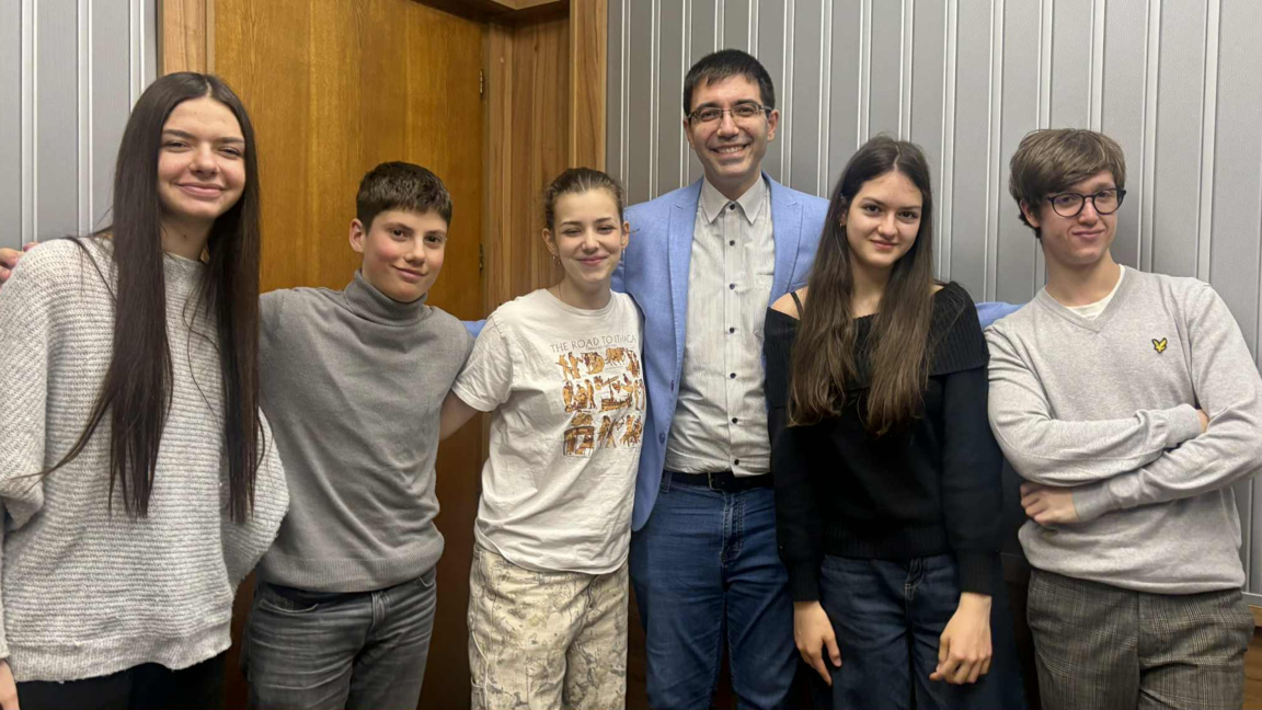 Вяра, Иван, Карина, Владимир Божилов, Александра и Калоян