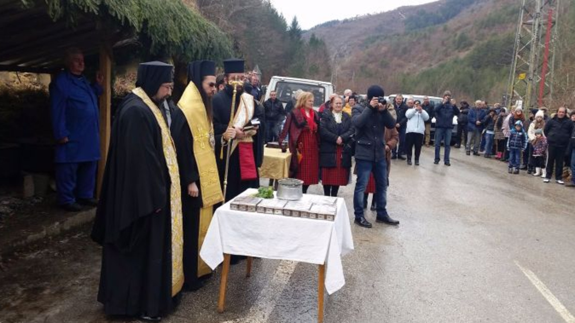 Курбан за по-малко жертви на пътя край село Забърдо