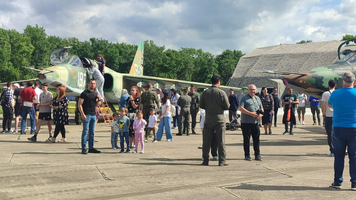 Ден на отворените врати се провежда в Авиобаза "Безмер"