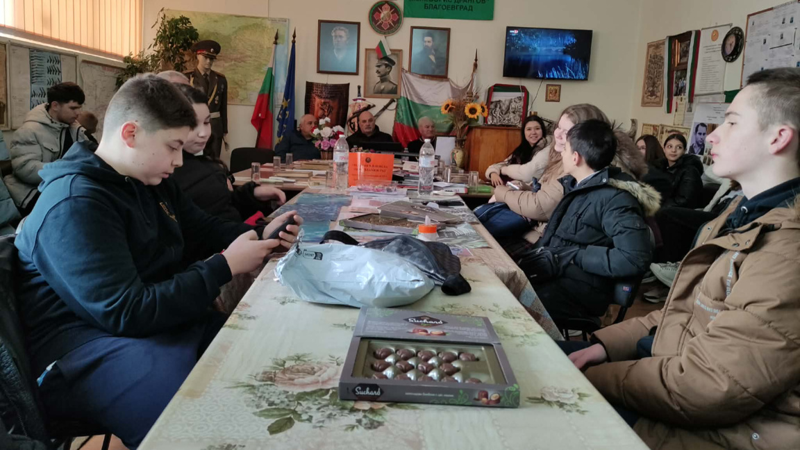 Урок по история в клуба на СОСЗР „Полк. Дрангов“