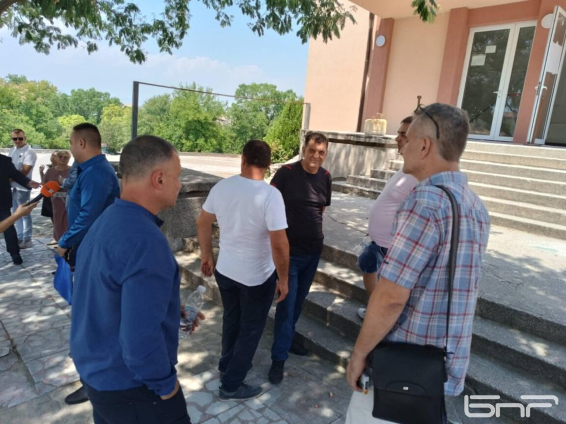 Кметове от Петричко отменят гражданското неподчинение заради БДЖ