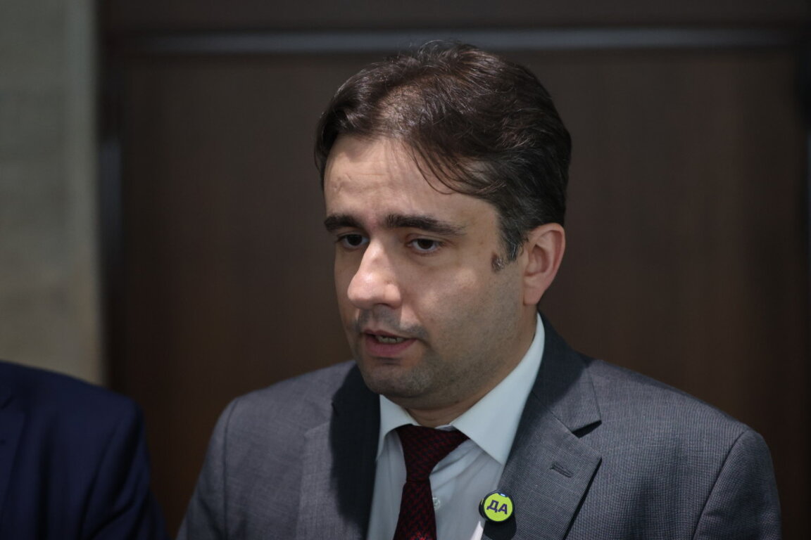 Божидар Божанов