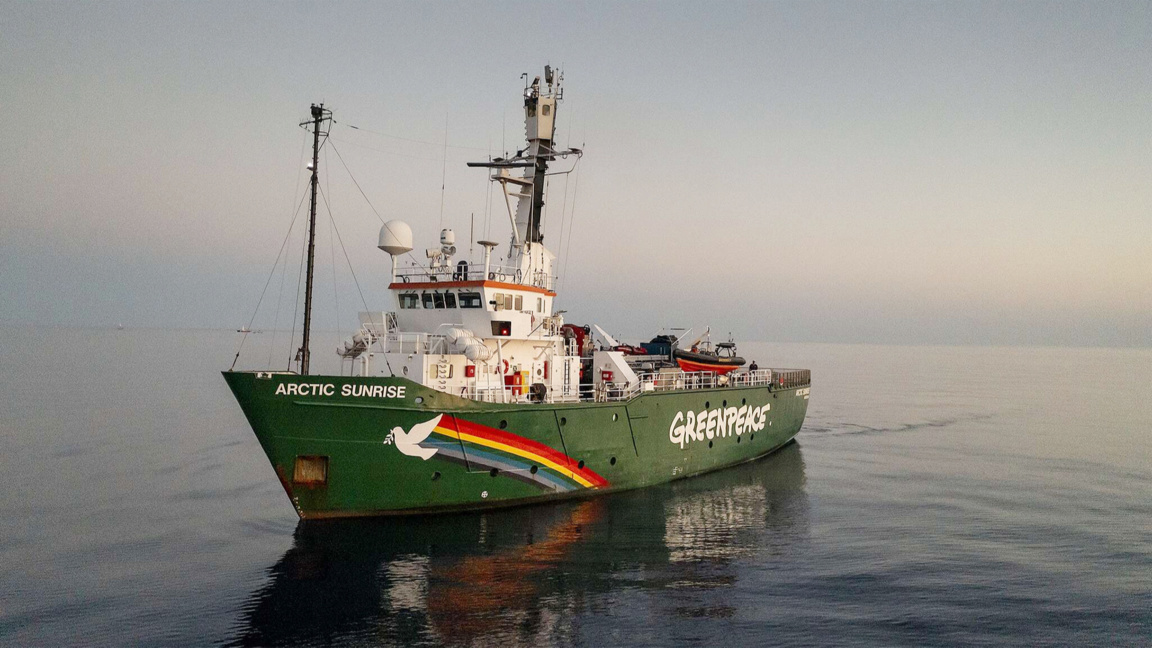 Le brise-glace de Greenpeace "Arctic Sunrise" arrive à Bourgas