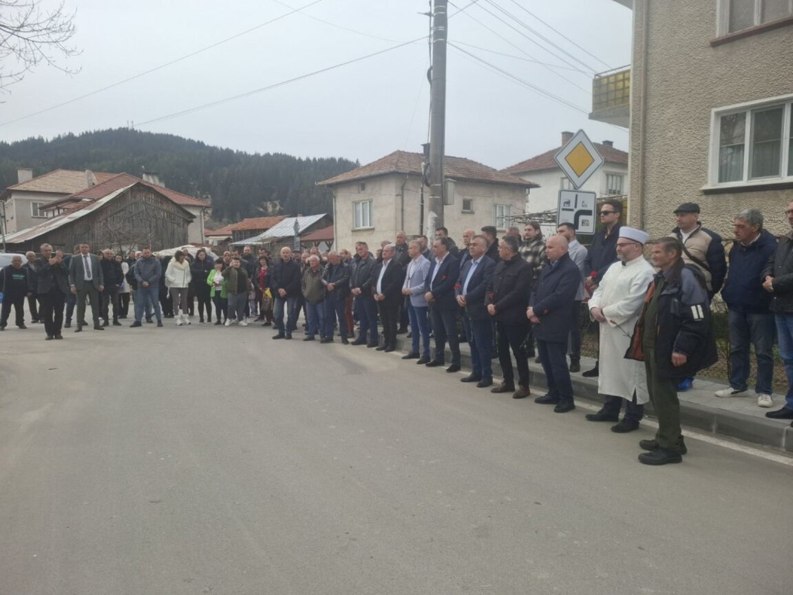 В Барутин почетоха жертвите на възродителния процес