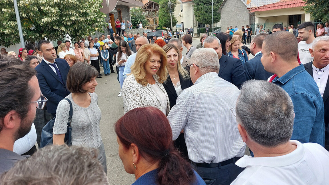 Vizepräsidentin besuchte in Albanien die bulgarische Minderheit in Golo Bardo