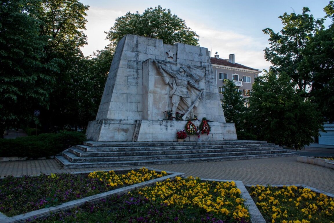 35 de ani de la căderea regimului comunist:  monumentele trecutului totalitar sunt încă în picioare, aproape nu există monumente pentru victime
